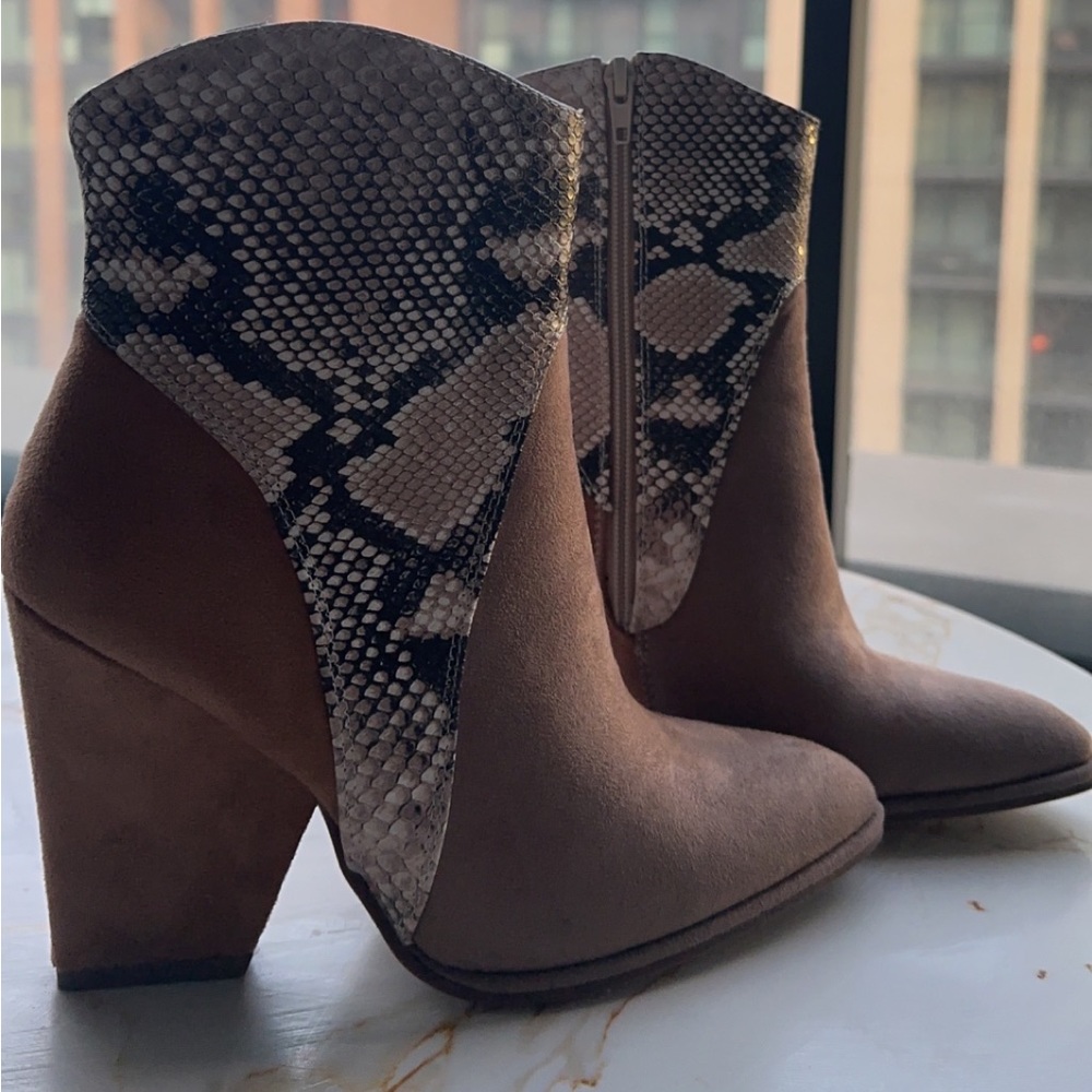 Heel boots. Size 8🤍